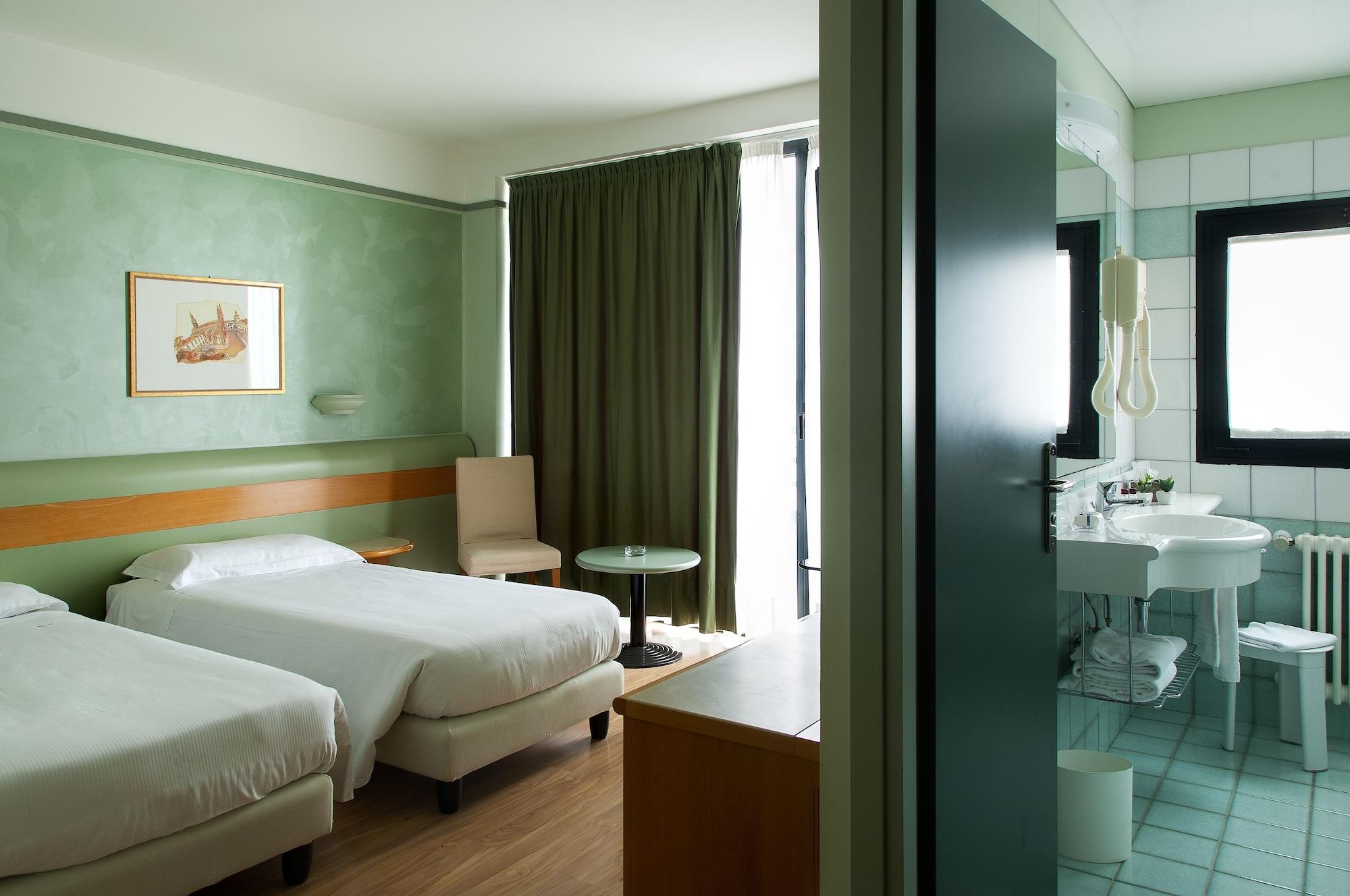 Best Western Hotel Leonardo Da Vinci Erba Extérieur photo