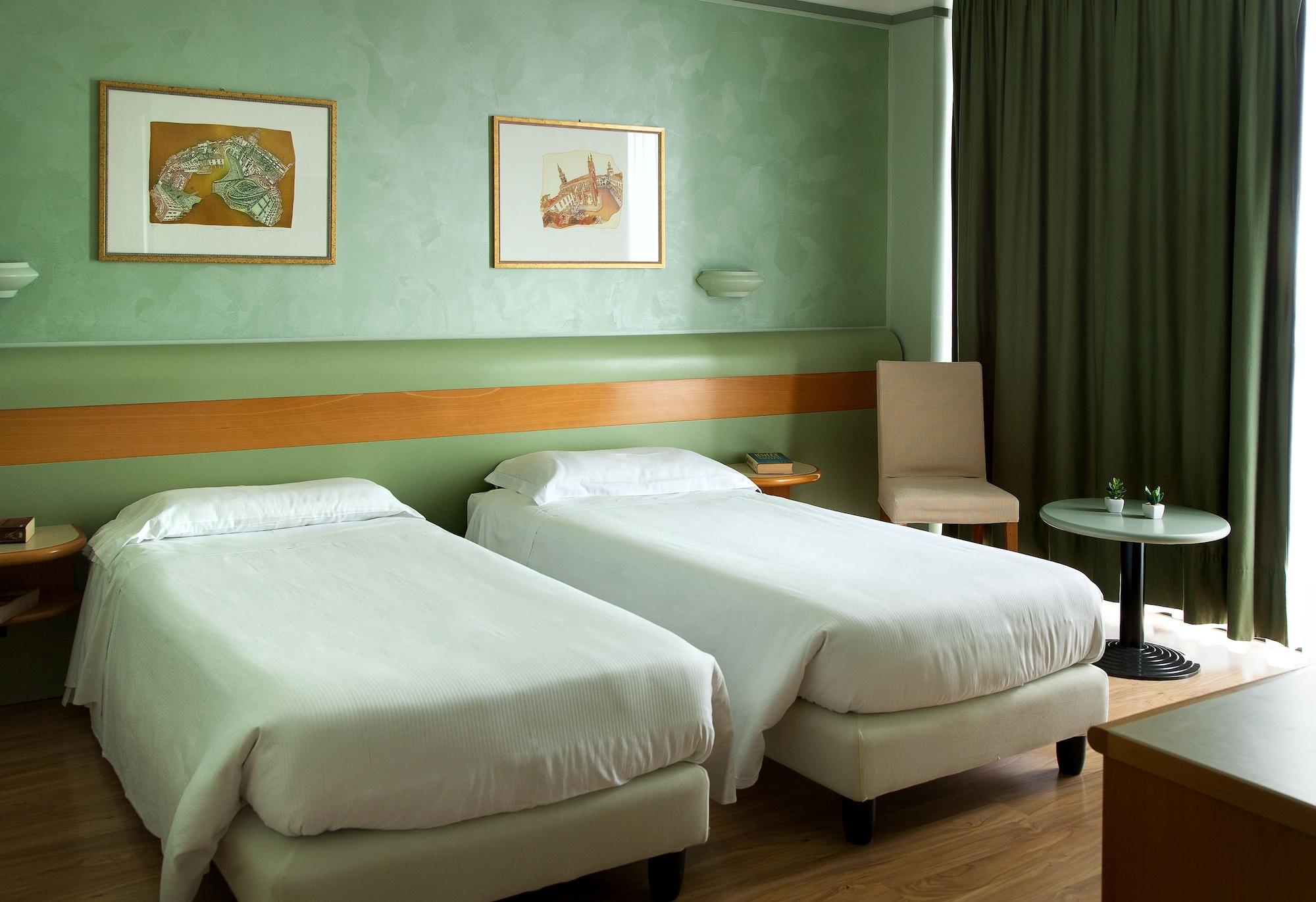 Best Western Hotel Leonardo Da Vinci Erba Extérieur photo