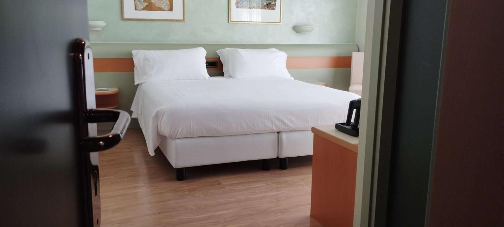 Best Western Hotel Leonardo Da Vinci Erba Extérieur photo