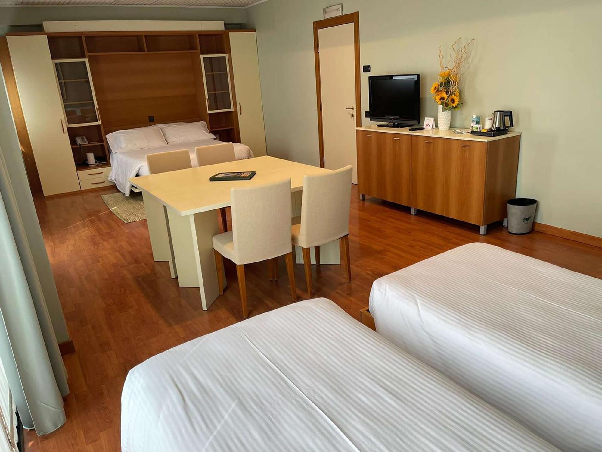 Best Western Hotel Leonardo Da Vinci Erba Extérieur photo