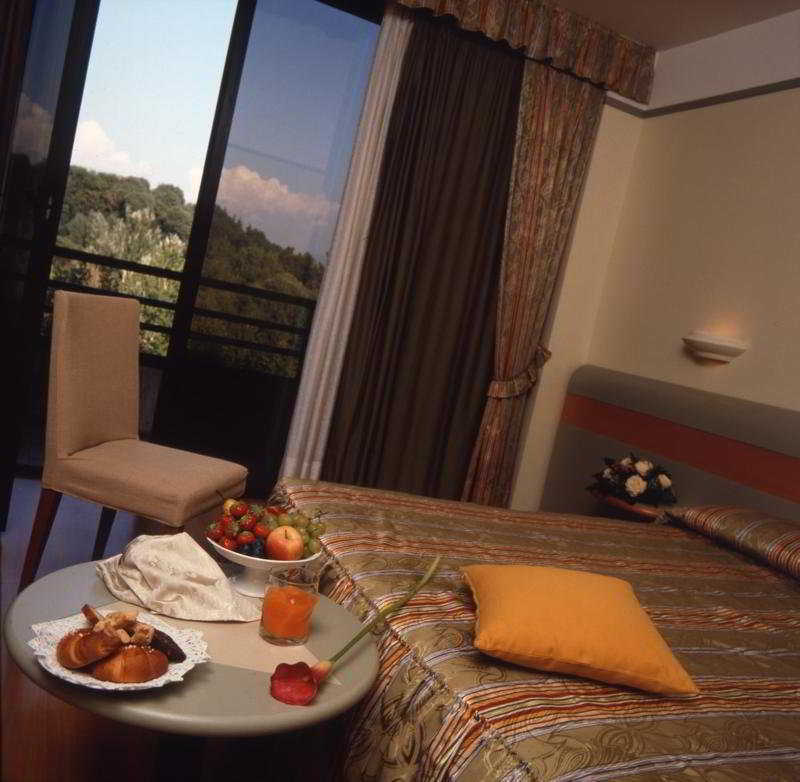 Best Western Hotel Leonardo Da Vinci Erba Extérieur photo